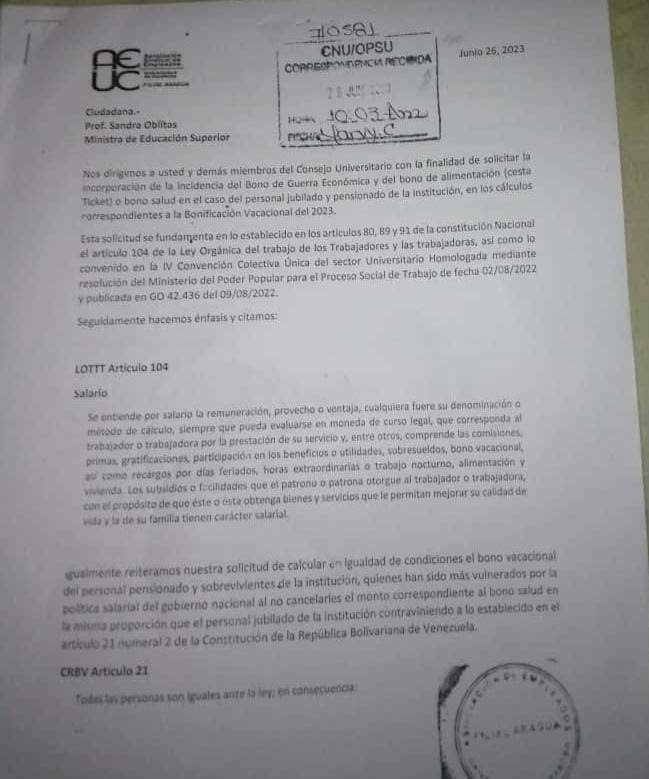 R2lucena's tweet photo. Silia Pérez, Francisco Jiménez y jehymi Colmenares , de la asociación sindical UC, consignaron el documento que exige agregar los bonos de guerra  económica y cesta tickets, para el cálculo del bono vacacional y recreacional, En atención al art 104 de la LOTTT. https://t.co/VjjH8sZjxf