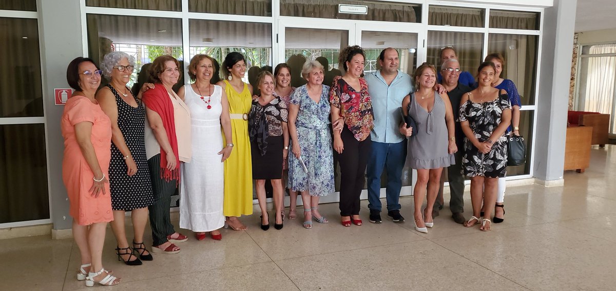 HPUPaquitoGzle1's tweet photo. En #Cienfuegos investigadores principales del
@FinlayInstituto actualizaron sobre el estado d desarrollo del candidato vacunal #QUIMI-Vio 💉para su introducción en el Programa Nacional. Aporte d l #ciencia🇨🇺❤️a favor d 👫 para reducir morbilidad y mortalidad 🏥 x el neumococo. https://t.co/OwAU3oX3JB