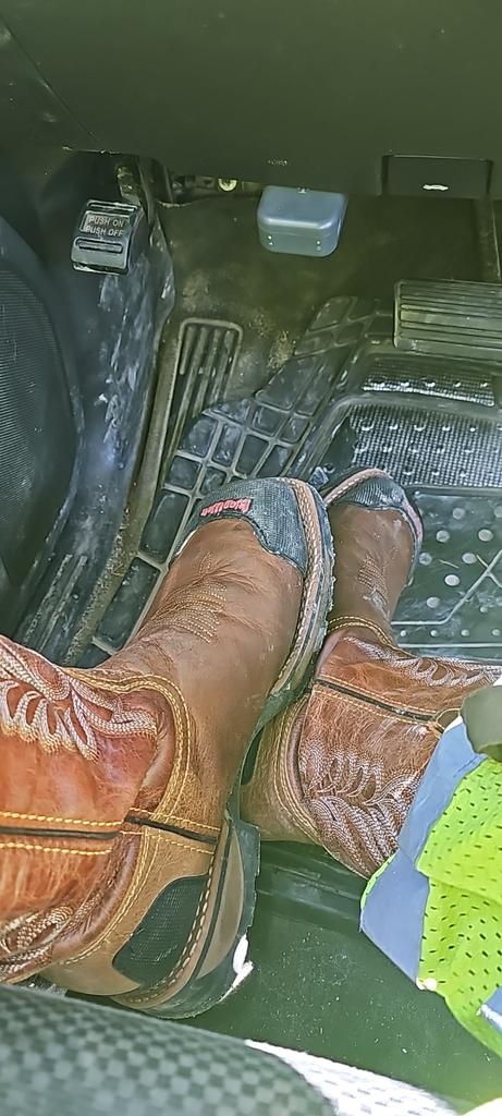 ChrisChase90482's tweet photo. @TheMichelleJean Work hard play harder https://t.co/haOTx6lP2w