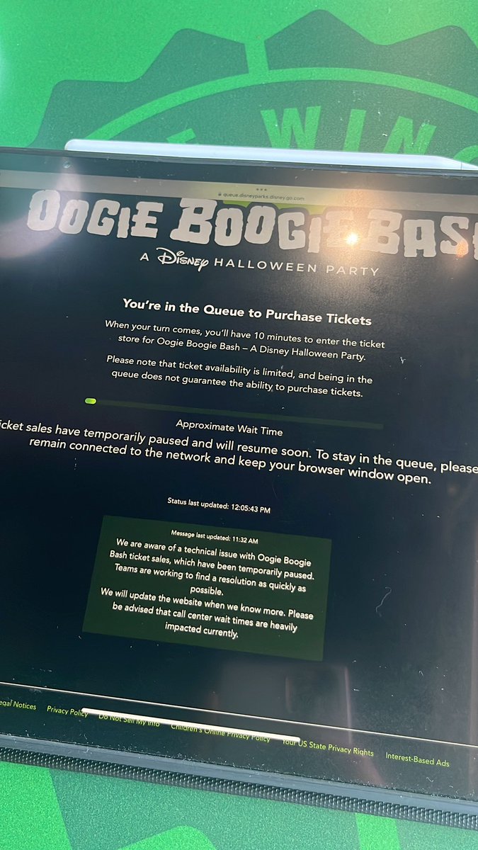 michrosee's tweet photo. this is like taylor swift all over again 😵‍💫 been in this oogie boogie queue for over 3 hours now 😭 https://t.co/AD8dDUB2Od