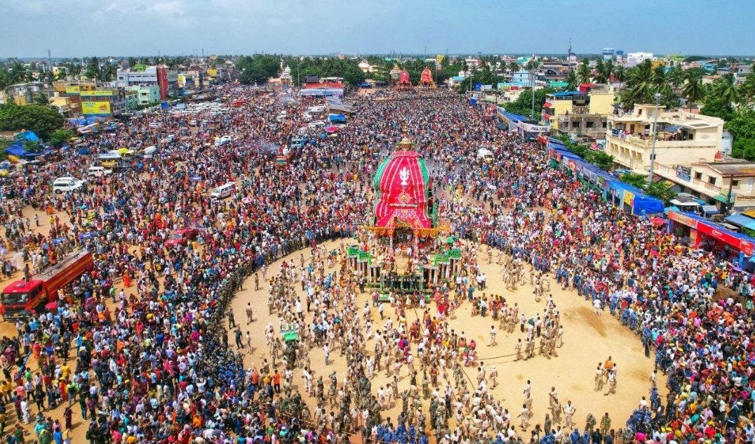 ManobrataSatap1's tweet image. The beauty of Police arrangement #cordon #Rathyatra