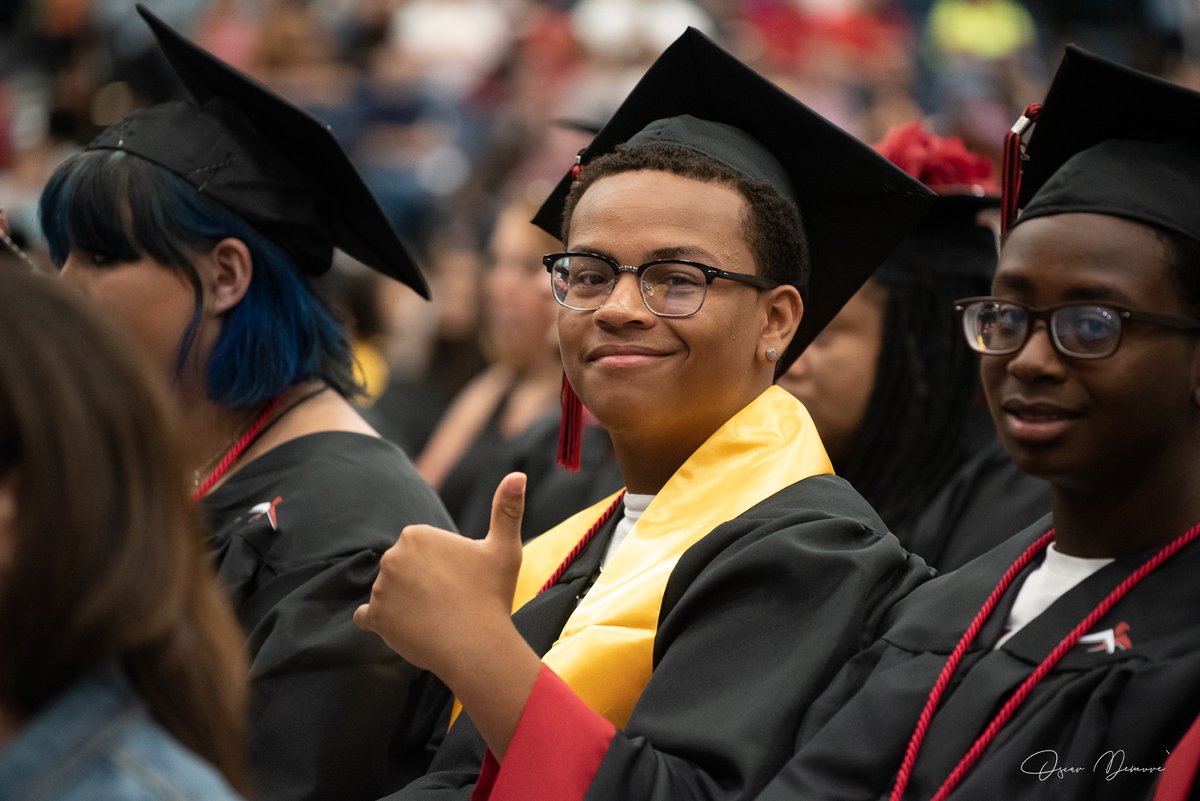 SyracuseSchools's tweet photo. We're so proud of all our #SCSDGraduates - who are now officially #SCSDAlumni! Don't miss these great photos from the @PSLAatFowler Class of 2023 graduation ceremony, including photos of each graduate crossing the stage: https://t.co/wO6NmOafKg https://t.co/pv9TQOfOuO
