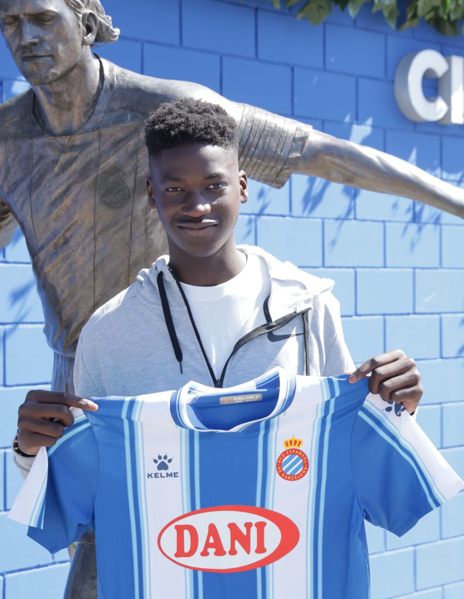 Orgullo en la cantera de la Escuela 💯💯 
 Manuel Carrascosa, ex jugador del  @cp_parlaescuela  en su etapa de alevín, será parte del  <a href="/RCDEspanyol/">RCD Espanyol de Barcelona</a> la temporada que viene 💫

Mucha suerte Manuel 🙌🙌