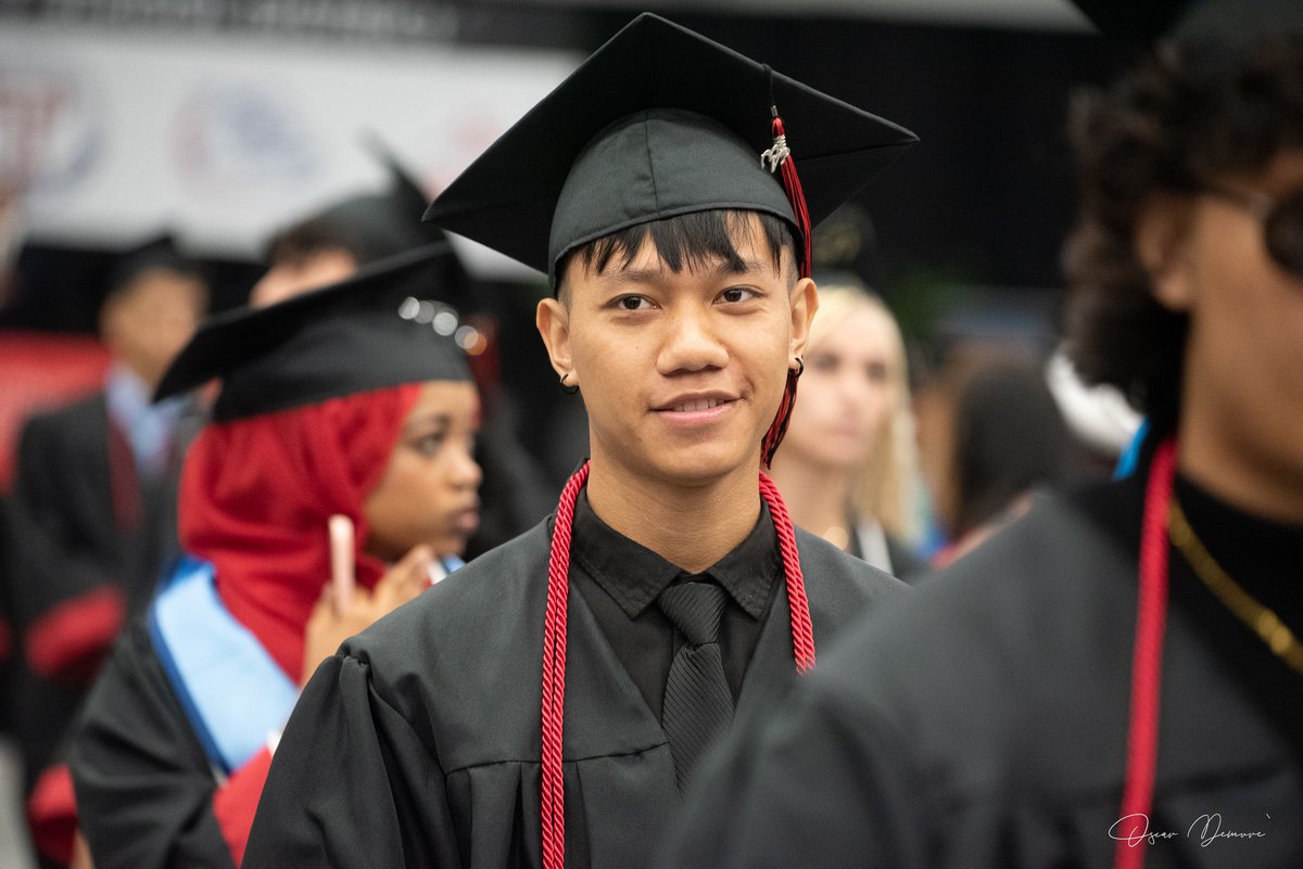 SyracuseSchools's tweet photo. We're so proud of all our #SCSDGraduates - who are now officially #SCSDAlumni! Don't miss these great photos from the @PSLAatFowler Class of 2023 graduation ceremony, including photos of each graduate crossing the stage: https://t.co/wO6NmOafKg https://t.co/pv9TQOfOuO