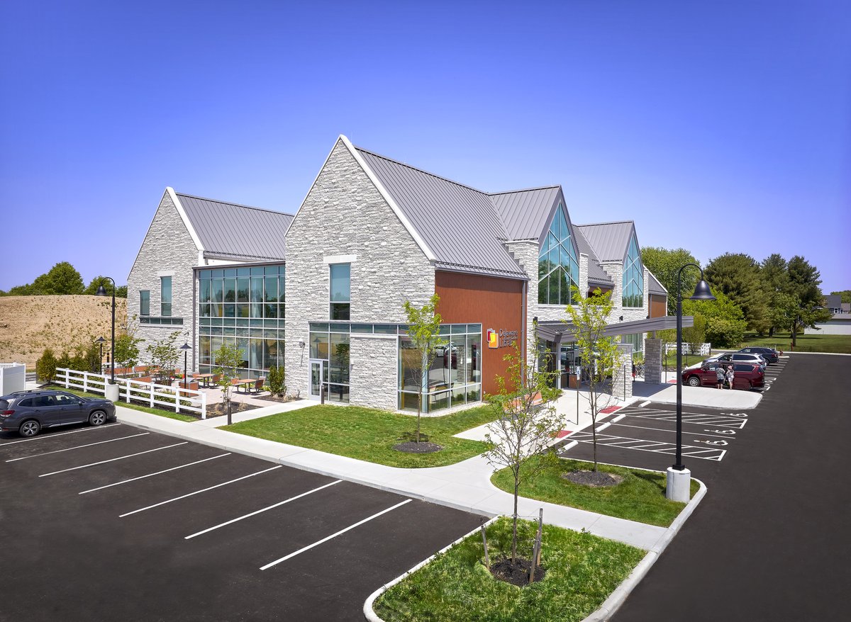 shp_design's tweet image. Here&apos;s a look at @DelawareLibrary&apos;s new Liberty Branch in Powell, Ohio! A nod to the city&apos;s rich history, the exterior design provides a sense of grounding and place through the use of vernacular forms and materials derived from the region’s historic farming community and…