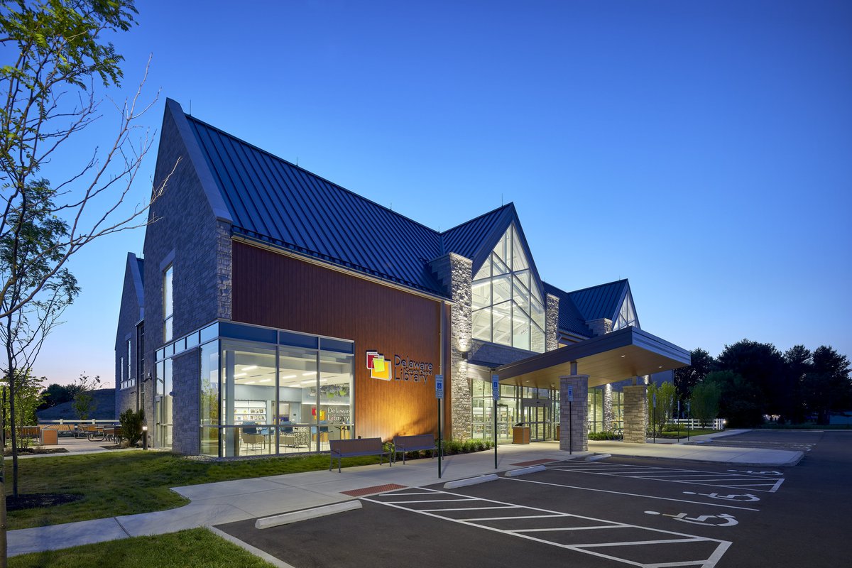 shp_design's tweet image. Here&apos;s a look at @DelawareLibrary&apos;s new Liberty Branch in Powell, Ohio! A nod to the city&apos;s rich history, the exterior design provides a sense of grounding and place through the use of vernacular forms and materials derived from the region’s historic farming community and…