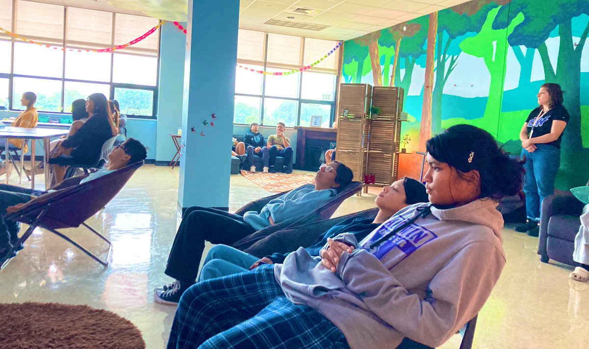 BHS_ESL's tweet image. Learn &amp;amp; Earn is off to a great start: AGH Chill lessons, some yoga &amp;amp; badminton, and a Q &amp;amp; A with the 
Senior Manager of Digital Strategy at Partners4Work. @JFCSPgh @TheBHSPrincipal @bwhitfield23 @KEckert74 @BHSActivities @FrauCappetta