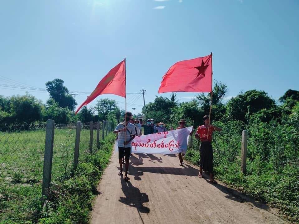 GaeGae558932's tweet photo. An anti-coup revolutionary protest somewhere in Sagaing region.  #2023Jun29Coup #WhatsHappeningInMyanmar https://t.co/KPMRrrKzSt
