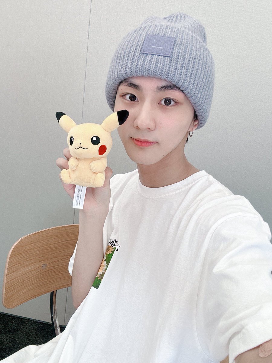 junwgone's tweet photo. [📩] : setelah melakukan siaran langsung bersama adik nik dan kak jey~ akhirnya aku bisa memberitahu kalian jika kita akan melakukan kolaborasi dengan hal yang paling lucu di dunia, POKEMON! 🥺🤍 https://t.co/COT100ly5q
