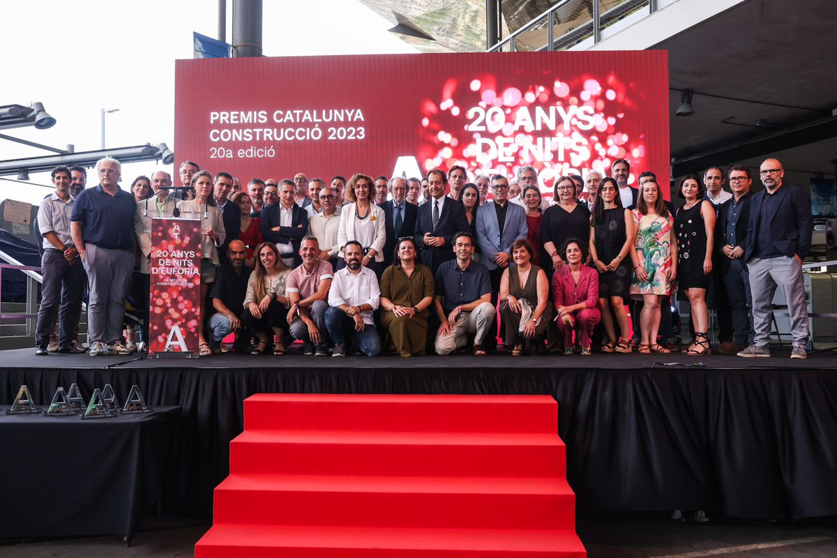 Als Premis Catalunya #Construcció 2023, la consellera <a href="/estercapella/">Ester Capella Farré</a> lliura el Premi Especial a la Trajectòria Professional a l'aparellador i arquitecte <a href="/Jordi_Viola/">Jordi Viola</a>, per la seva lluita pel moviment cooperativista i la promoció de la cultura arquitectònica

<a href="/cateb_barcelona/">Cateb</a>