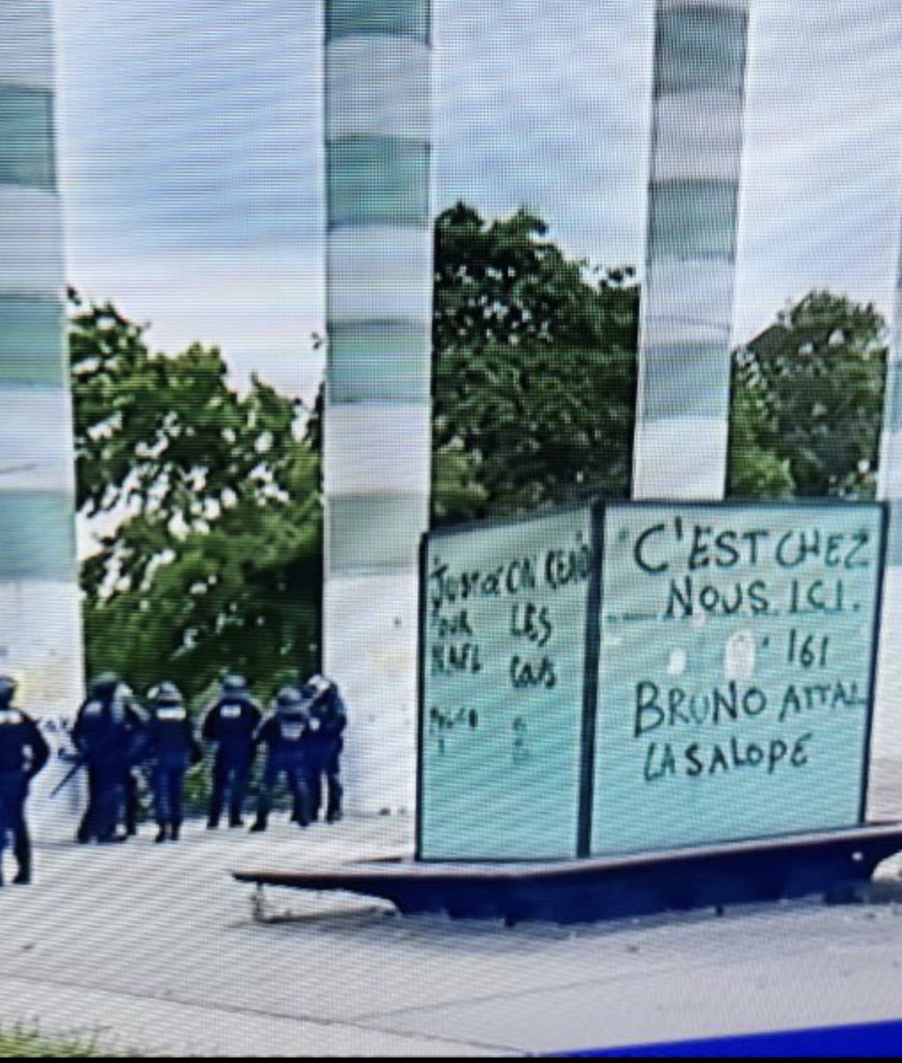 Si je suis le prochain Samuel Paty, ça sera grâce à vous M. <a href="/GDarmanin/">Gérald DARMANIN</a> Vous avez jeté mon nom en pâture en me diffamant, mon adresse est sur les réseaux sociaux.
Maintenant mon nom sur les murs de #Nanterre.
Je réclame votre démission à <a href="/EmmanuelMacron/">Emmanuel Macron</a> 
#DarmaninDemission