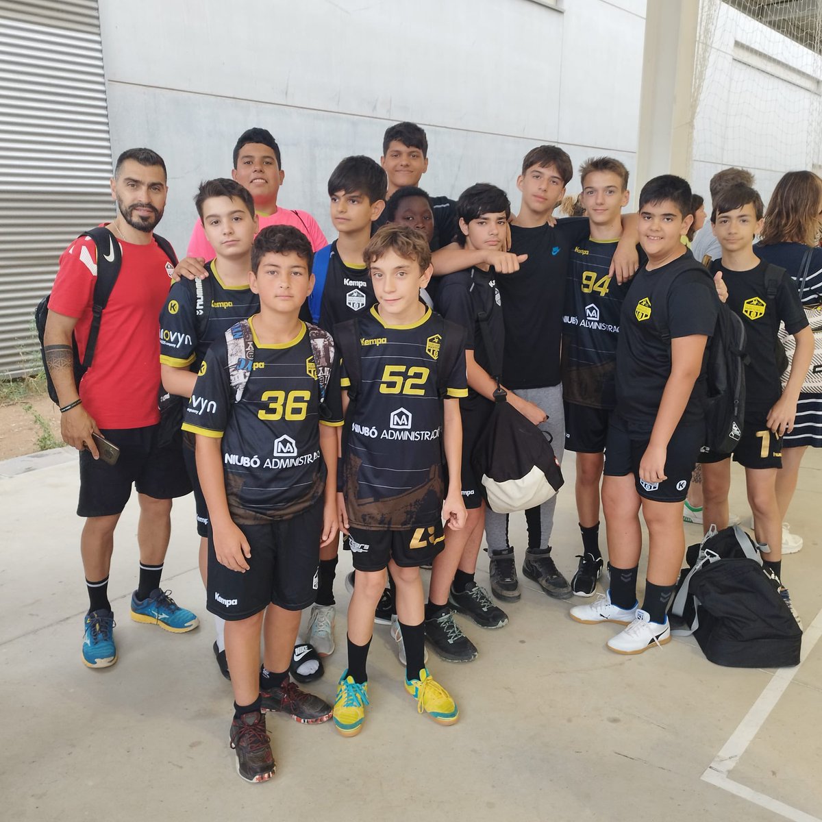 chmartorell's tweet photo. 🟡⚫️ CLUB
📰 Finalitza la primera jornada de la @GranollersCup.
CM 🆚 #Vikersund ✅
#Marseille 🆚 CM ❌
CF 🆚 @bmlaroca ✅
#Narbone 🆚 CF ❌
IM 🆚 #ZiedAcademy ✅
🔗 https://t.co/xvTlczOGlB
#CHM https://t.co/hEIqnITDuY