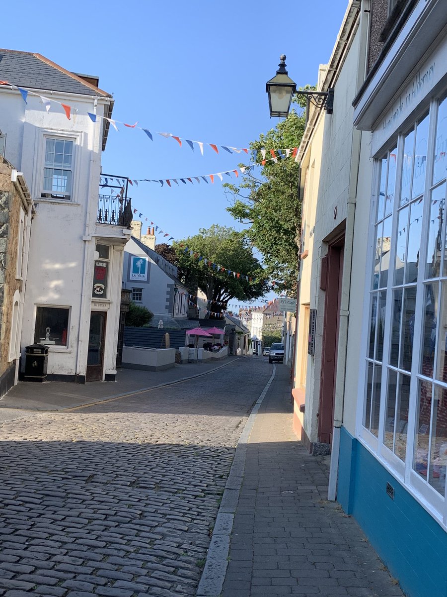 DrSusanWilson's tweet image. After finishing work, walking from the IMC in Alderney to see my role-model, Dr Struan Robertson, the most wonderful family doctor. Another lovely evening in Alderney, then on to Nellie Grays for a delicious curry. #isn’tGodwonderful 💕💕💕
