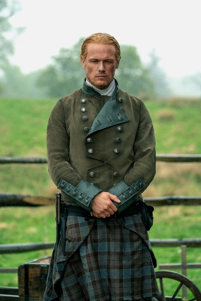 |￣￣￣￣￣ | |   JAMIE’S    | |     KILT IS     | |   BACK IN     | |  EPISODE 3 | | ＿＿＿＿＿ | (\__/) || (•ㅅ•) || / 　 づ