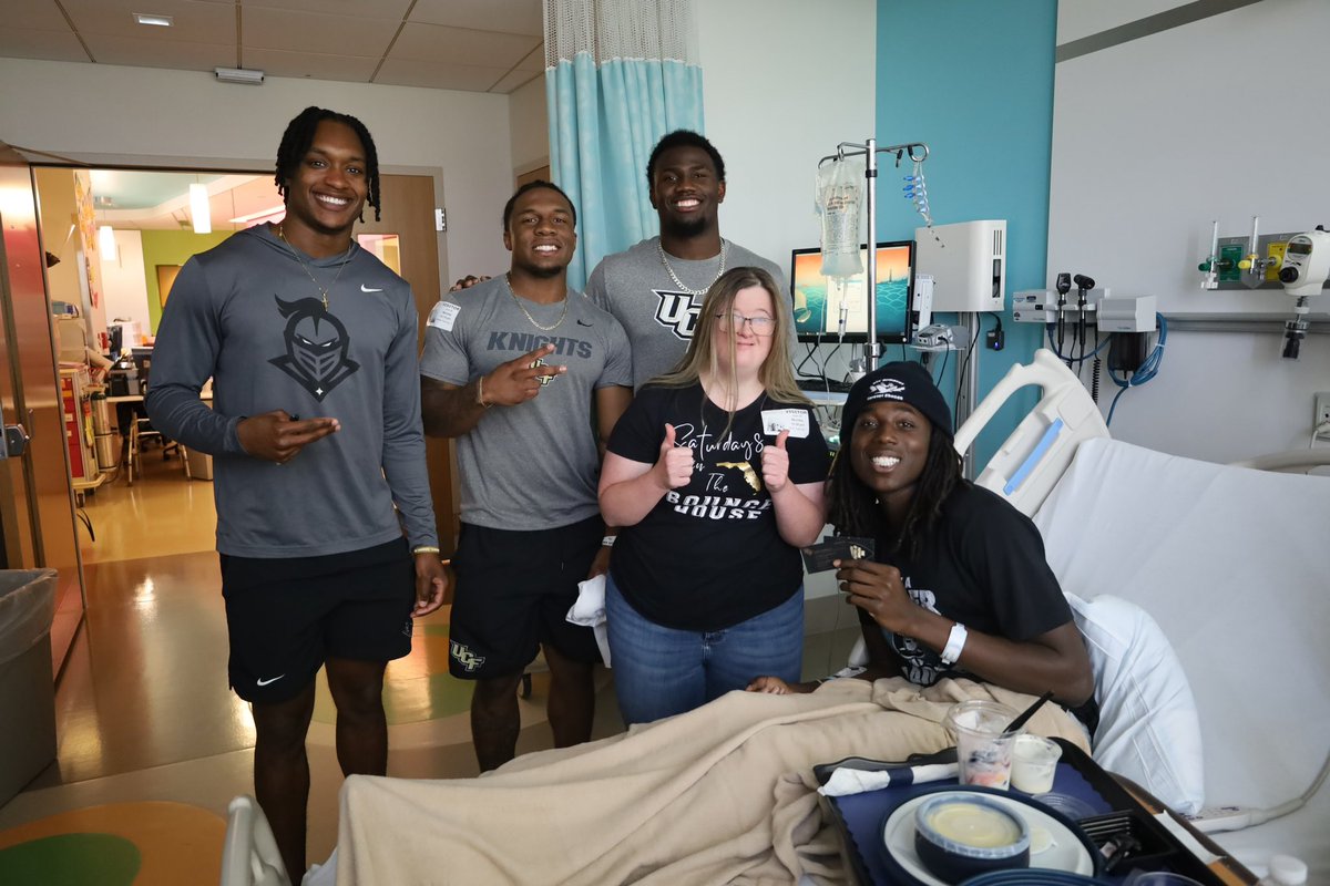 Earlier this week a few of our @UCF_Football players @rjharvey07 @williamwells07 @RandyPittman04 visited @Nemours with @Britt__Jan @britts_bunch to share some love and joy to a few friends. #communityservice #GKCO ⚔️ @CoachAlexMathis