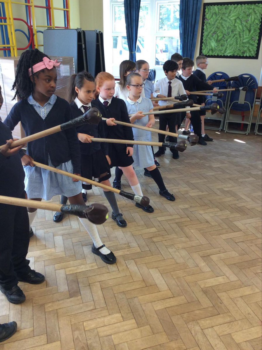BusillBees's tweet photo. Year3/4 have had a brilliant day being Vikings and learning what they got up to all those years ago! #busillbees 🐝 https://t.co/EDgng3cj3o