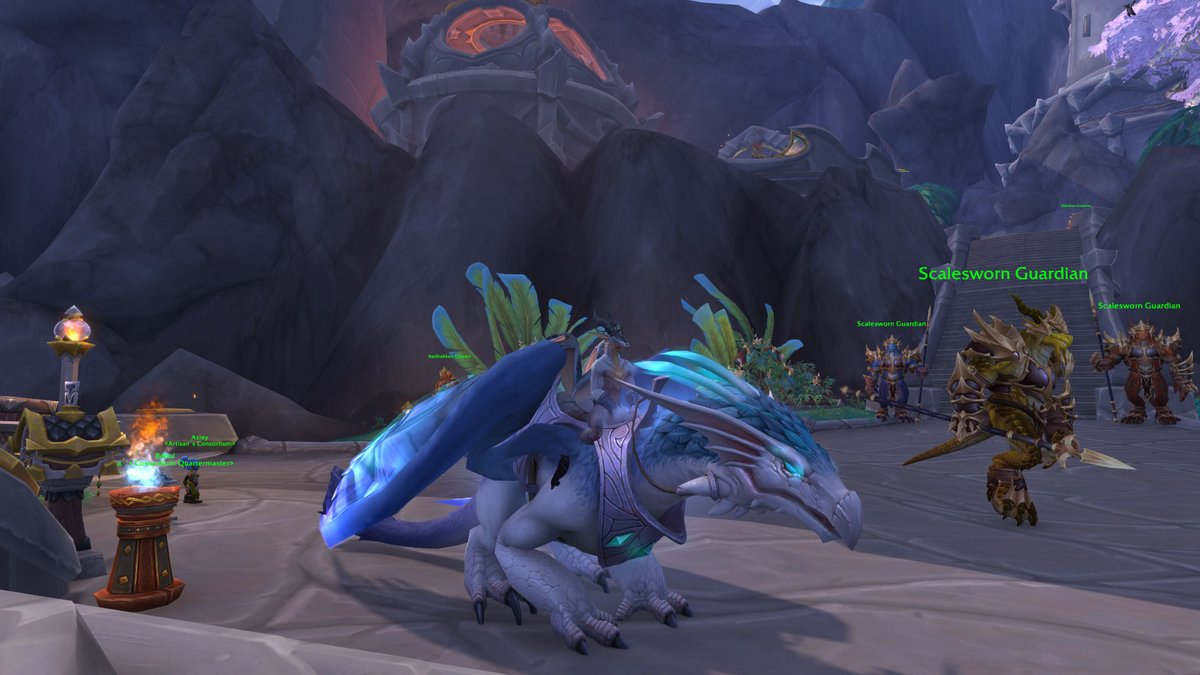 I just bought this fluffy cutie ahah. It's so cute and pretty.
I bought it using in-game gold, so it feels like an great achievement for me.