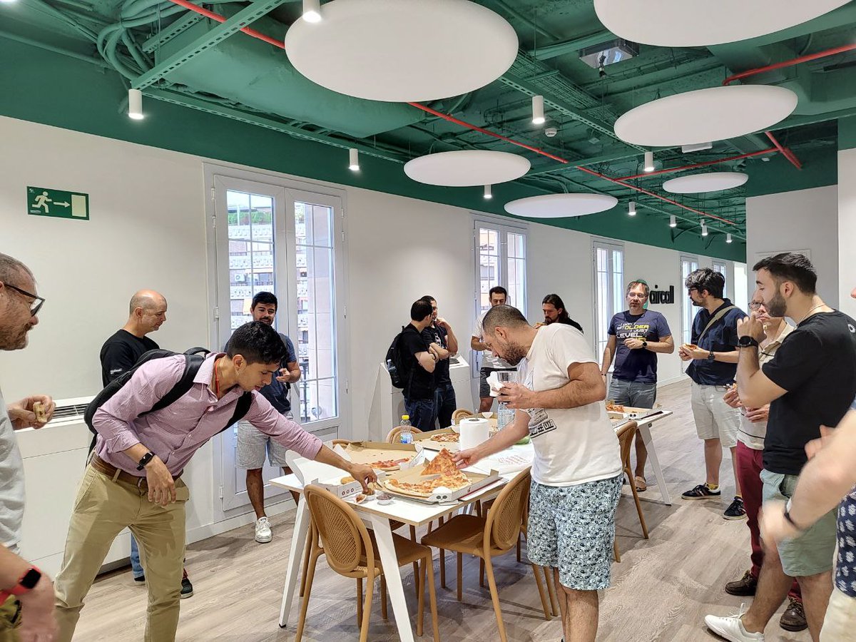 MadridDevops's tweet image. Muchas gracias a @ahachete por una gran charla sobre bases  de datos en Kubernetes, a @aircalltech por ceder sus oficinas y a @okta por las pizzas para el tiempo de socializar tras la charla. Asi da gusto seguir promoviendo  la cultura devops. #madrid_devops #DevOps