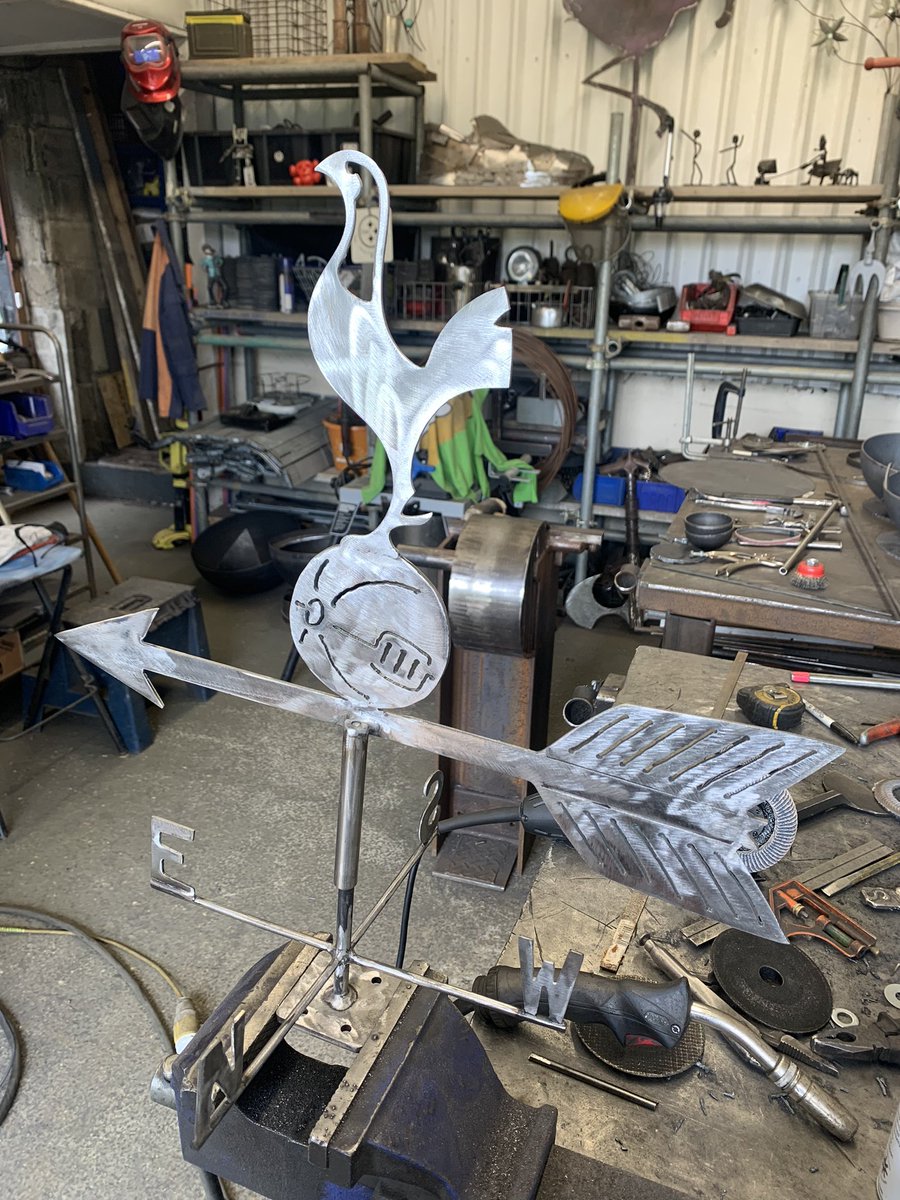 sladeweld's tweet image. 🐓
#weathervane , let your neighbours know who you support and what way the wind is blowing 
🌬️💨💨 
Thursday is #spursday round these here parts 
#coys 
No new signing today? WTAF?! 
#myteam 
#handmade
#fanart 
#madebyme 
#dirtyneck 
#sweating 
#onthefarm 
#essex