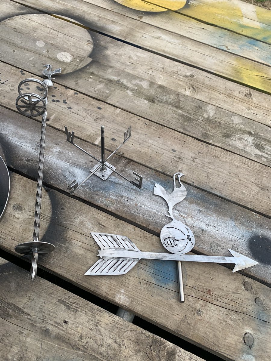 sladeweld's tweet image. 🐓
#weathervane , let your neighbours know who you support and what way the wind is blowing 
🌬️💨💨 
Thursday is #spursday round these here parts 
#coys 
No new signing today? WTAF?! 
#myteam 
#handmade
#fanart 
#madebyme 
#dirtyneck 
#sweating 
#onthefarm 
#essex