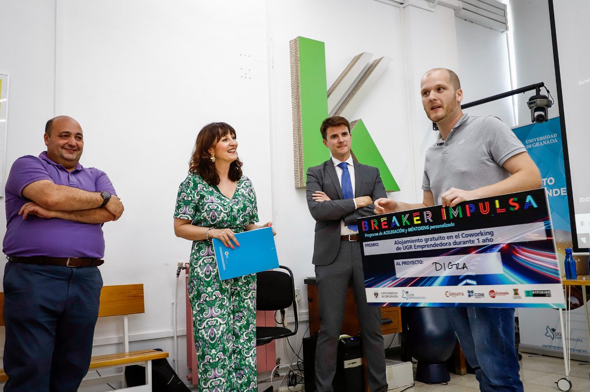 UGRemprendedora's tweet photo. @AlhambraVenture @CCGranada ✔ Alojamiento gratuito en el #Coworking de #UGREmprendedora durante 1 año.

Además de mentorías especializadas en @AJE_Granada  🙌

Mattew Horne y Pablo Asenjo de #Quimify recibieron su premio vía online 😁

¡Enhorabuena emprendedores!!!
@cge_granada #HyperionPartners https://t.co/M1MqiyTEDN