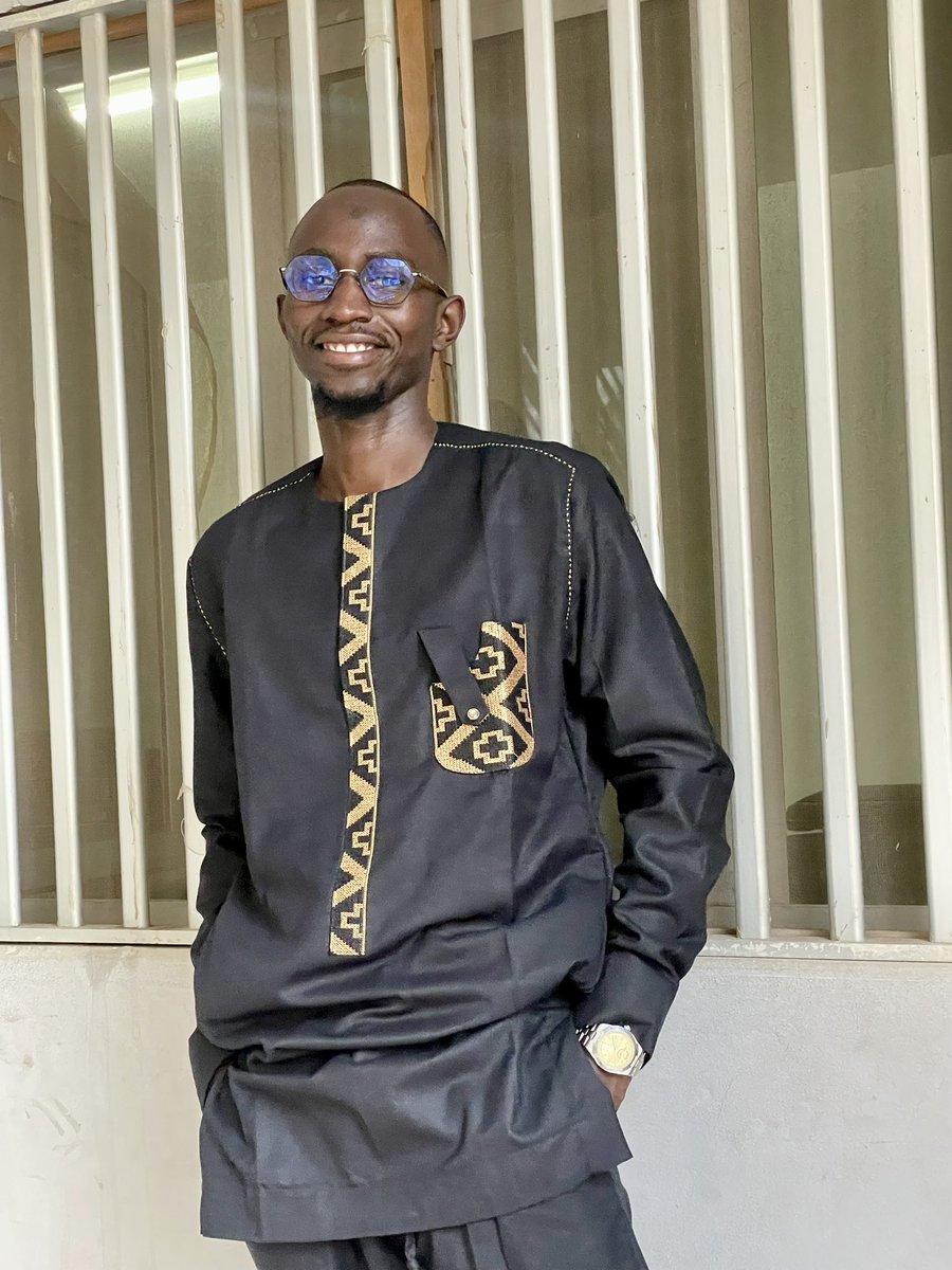 muhammad_julien's tweet photo. Eid Mubarak la famille 🖤💛
Magui taxi taxi lou ni  🚕 
@Grcehouse1 #Sunuselfietabaski2023 https://t.co/IbOGTizyf3