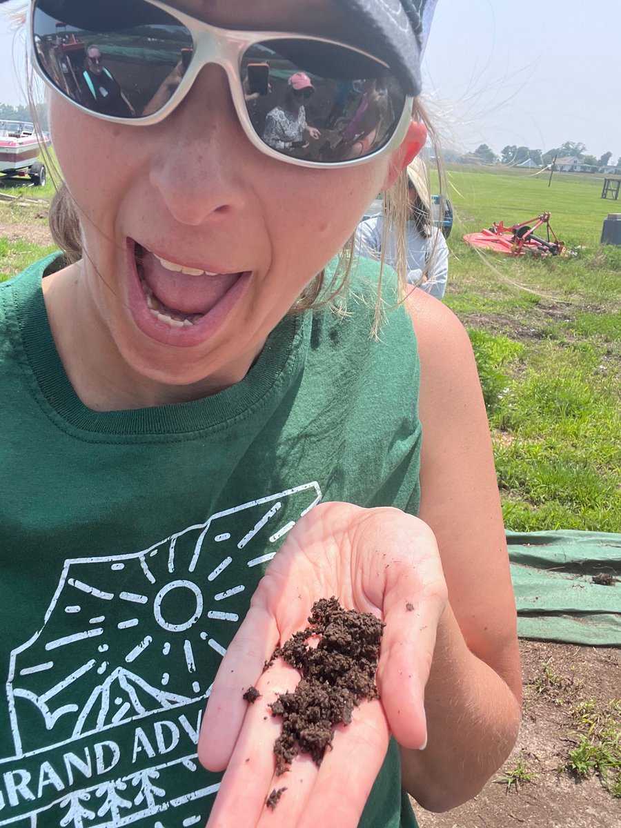 MsBazar5th's tweet photo. Fresh compost anyone?!  This week of experience was so rich and makes me feel so lucky that I get to share my love of the earth and learning with kids!  #cbf #teachersummer #compost #savethebay https://t.co/mcebLLw1dY