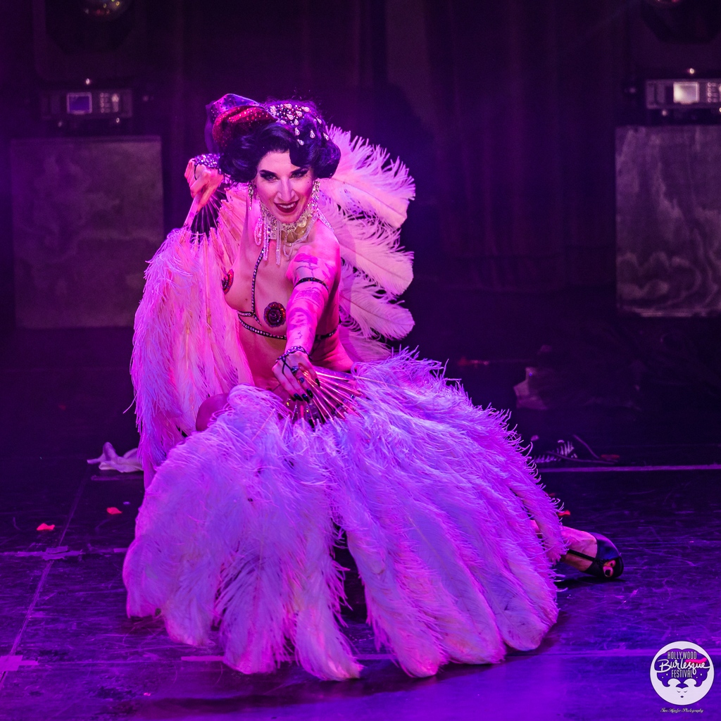 Starting off the Miss Hollywood was the gorgeous @madroseburlesque repping the Canadian contingent with a strong classic act that was absolutely captivating

#MissHollywood #hbqfest #hbqfest2023  #classicBurlesque #burlesquecompetition
*
📷️ By TimHunterPhotography