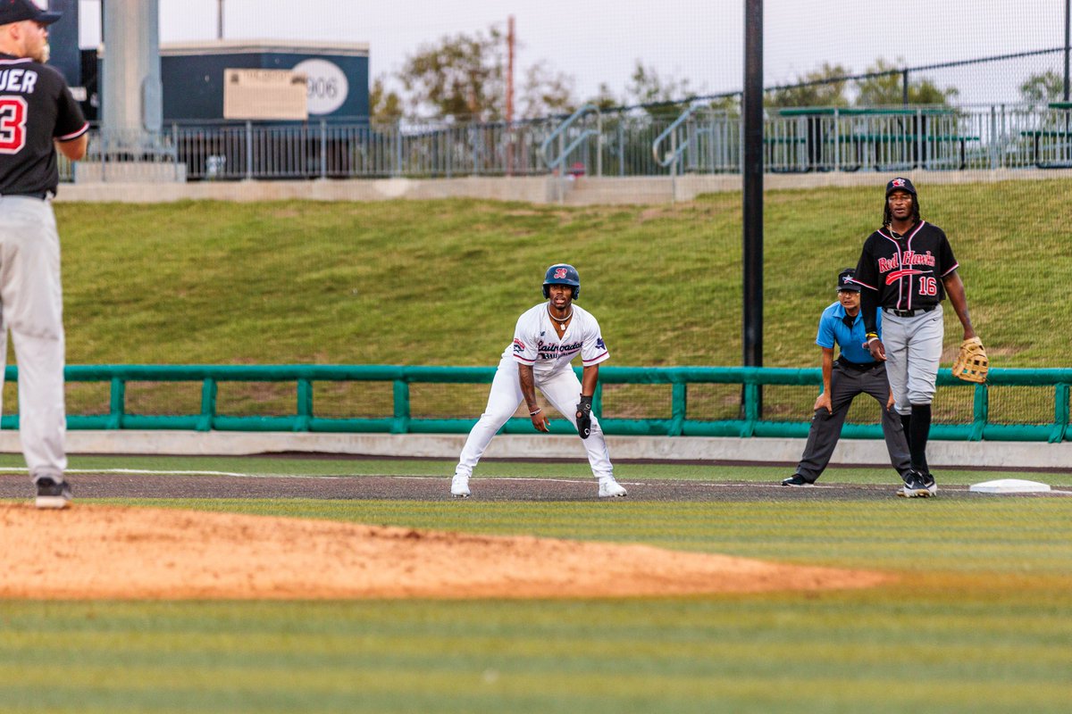 Former Texan <a href="/london__green/">Tink🤓</a> made his pro debut last night with <a href="/CRRBaseball/">Cleburne Railroaders</a> and notched his first professional hit as the Railroaders picked up the win!

📸 <a href="/jlssquaredphot1/">jlssquaredphotography</a>

#TexanNation | #BleedPurple