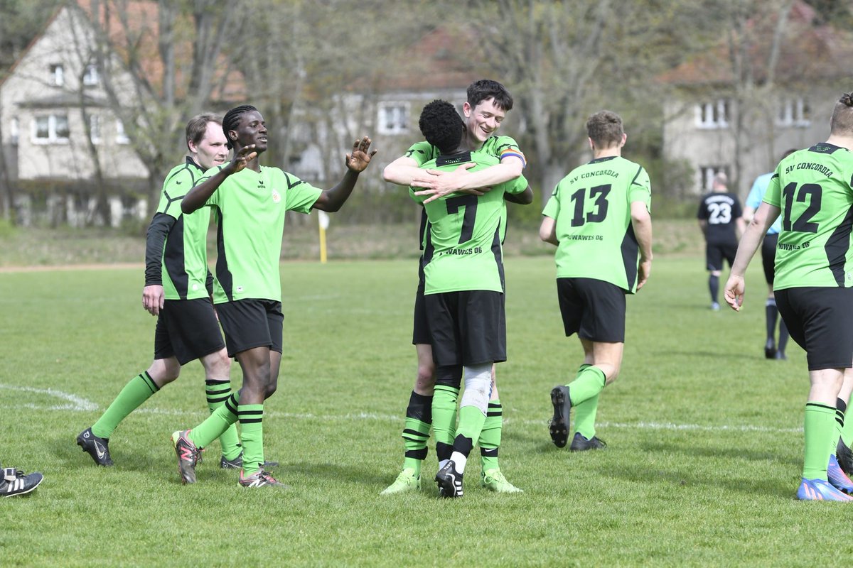 CONCORDIAS ERSTE STEIGT AUF
Das wochenlange Rätselraten, ob Platz 2 noch für den Aufstieg unserer Ersten reichen wird, hat ein Ende - und zwar ein gutes. Gestern erreichte uns eine kurze Meldung, dass die Tabellenzweiten der Staffeln B und C in die 1. Kreisklasse aufsteigen.