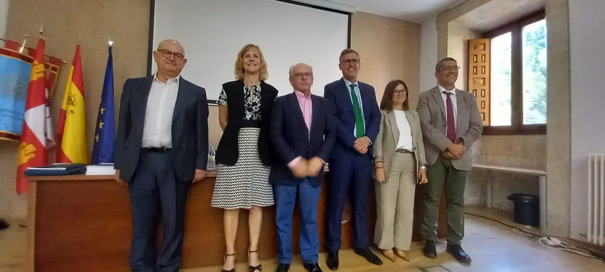 Hoy en <a href="/GIPEP_USAL/">GIPEP</a> estamos de celebración, nuestro director <a href="/pepemausal/">José Manuel Muñoz-Rodríguez</a> ha logrado su plaza de Profesor Catedrático de Universidad con una exposición brillante. Enhorabuena a nuestro director por ser un ejemplo a seguir en lo académico y lo personal #GIPEP #USAL #EDUCACIÓN