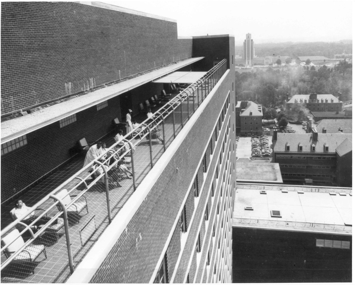 historyatnih's tweet photo. When @NIHClinicalCntr opened, it looked a little different than it does now. A reflecting pool at ground level offered a moment of peace for patients while a sundeck allowed them to take in the view. #70YearsOfFirsts https://t.co/zjUHOfShLo
