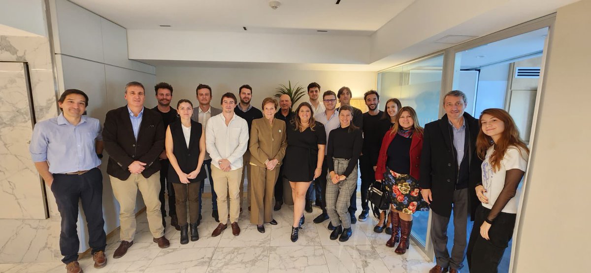 Festejamos el día (atrasado) de la PYME junto a la comisión completa en la <a href="/CACJoven/">CAC Joven</a>. Lindo equipo se está armando. 🇦🇷💪🏻