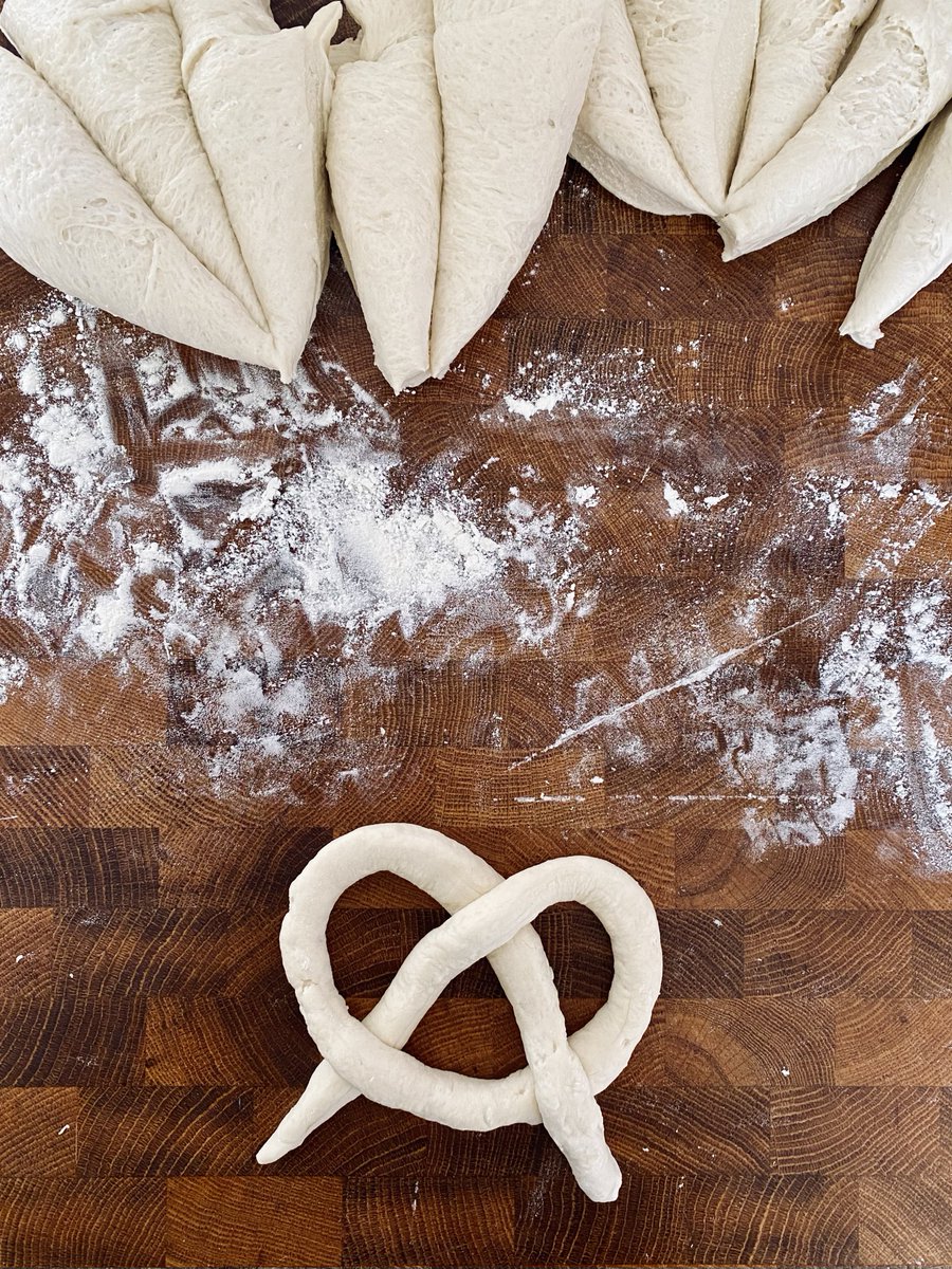 Making soft pretzels with the sourdough discard.
🥨🥨🥨🥨

#DTrecipes
#DTloaf