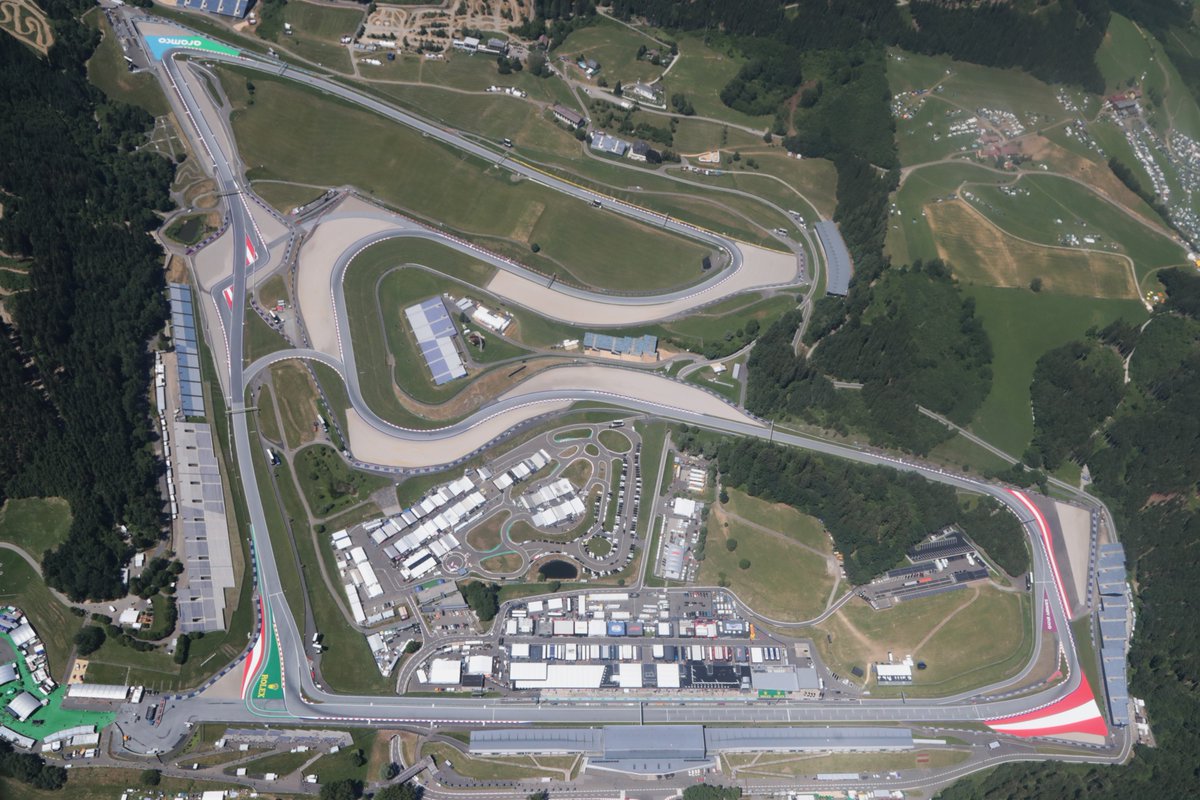 Today, the Red Bull Ring is the fifth shortest track on the F1 calendar

🇲🇨 Monaco 3.337km
🇳🇱 Zandvoort 4.259km
🇲🇽 Autódromo Hermanos Rodríguez 4.304km
🇧🇷 Interlagos 4.309km
🇦🇹 Red Bull Ring 4.318km

It also has just 10 corners, the fewest of any 2023 circuit

#AustrianGP #F1