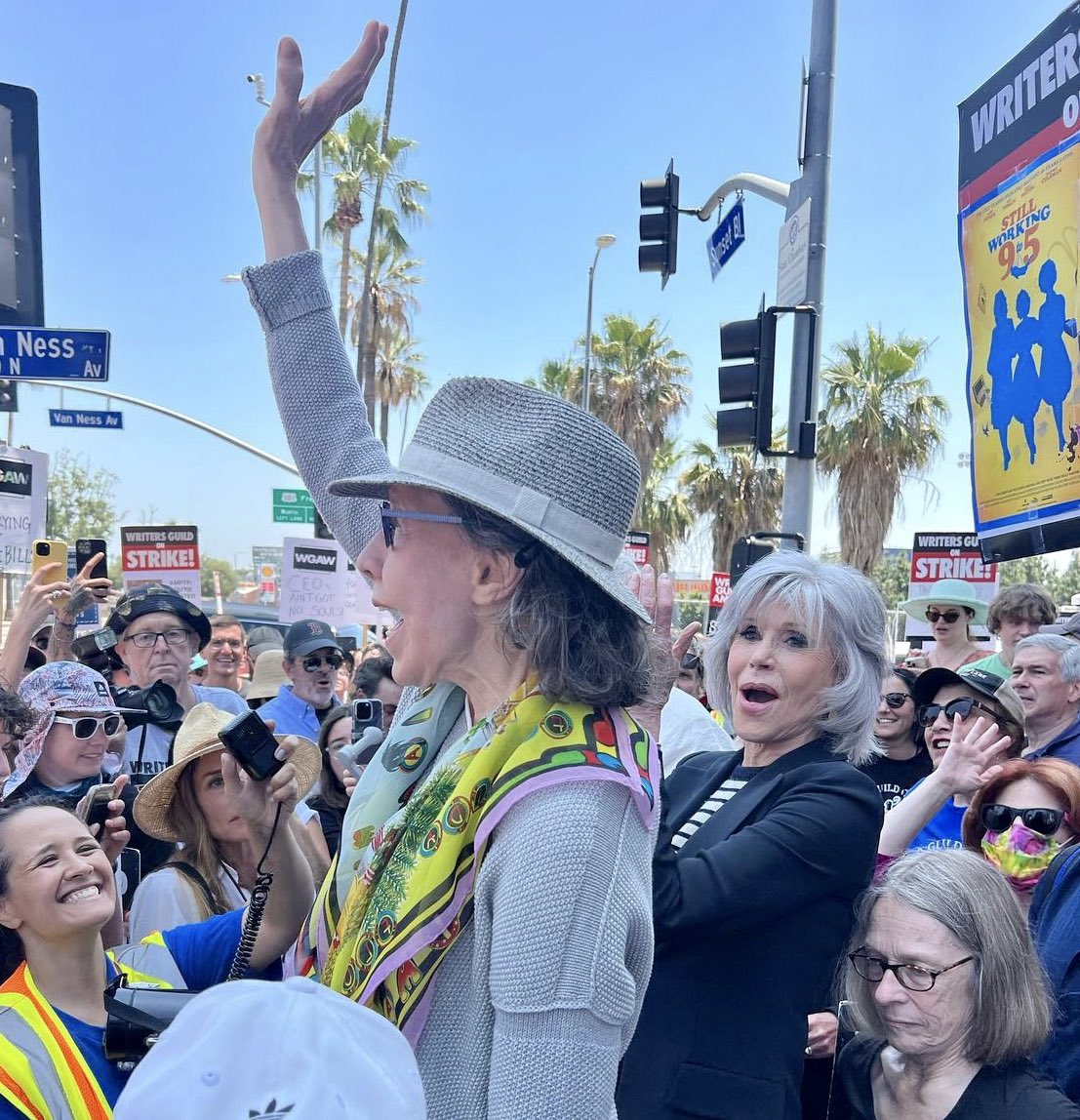 jane fonda and lily tomlin joined the picket line for the striking 9 to 5 pride event at netflix #wgastrike