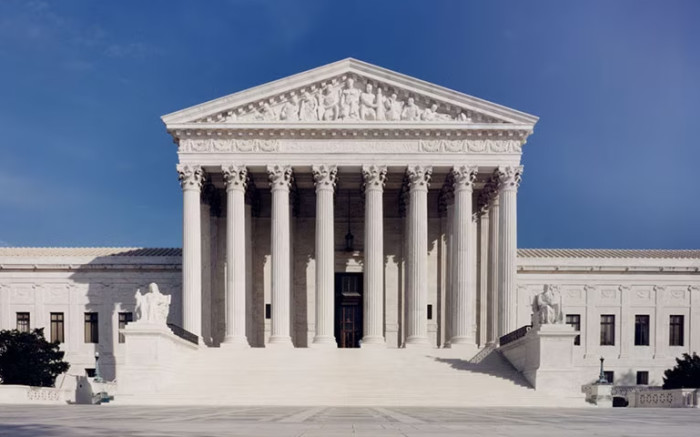ewnupdates's tweet photo. US Supreme Court bans the use of race in university admissions https://t.co/Ku8jG6N2nw https://t.co/gRybbxuzZ9
