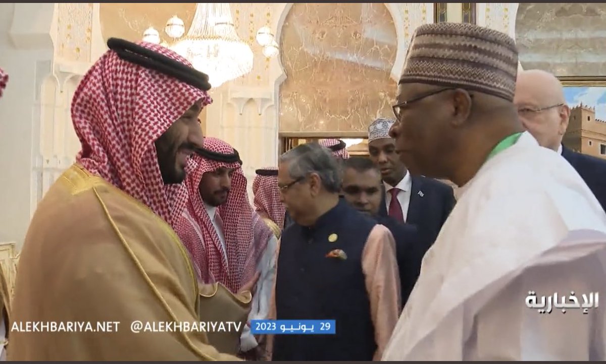 قائدنا الملهم  #ولي_العهد_يستقبل_ضيوف_الحج
أعزك الله ..ولله درك سيدي 
🤲🤲
🇸🇦💚🇸🇦