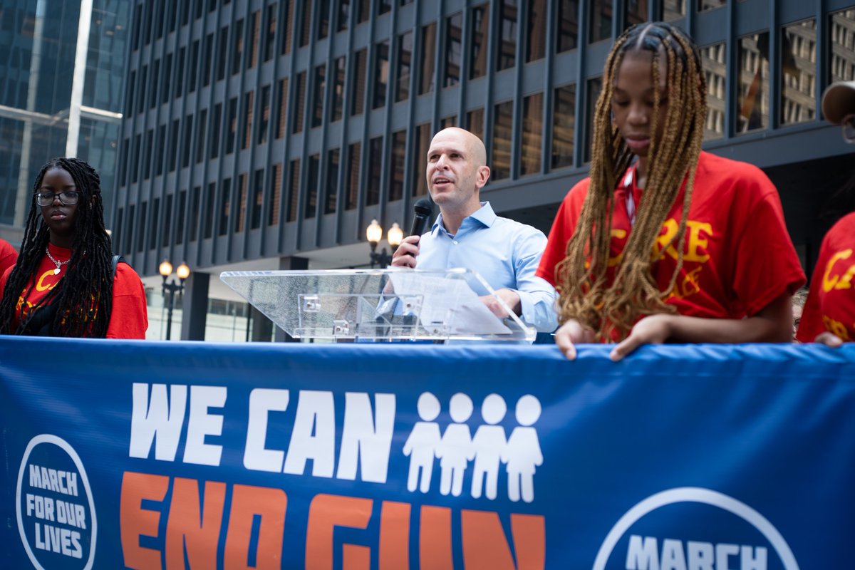 Trevonbosley1's tweet photo. Thanks to everyone who came out to @AMarch4OurLives Protect Our Switches/Assault Weapon Ban Rally today. This only the tip of the Iceberg for creating a safer Chicago and Illinois but it's an important step nonetheless.

Big S/o to @rachelajacoby , @mariahbcooley and Yven https://t.co/CAG5YJtPHX