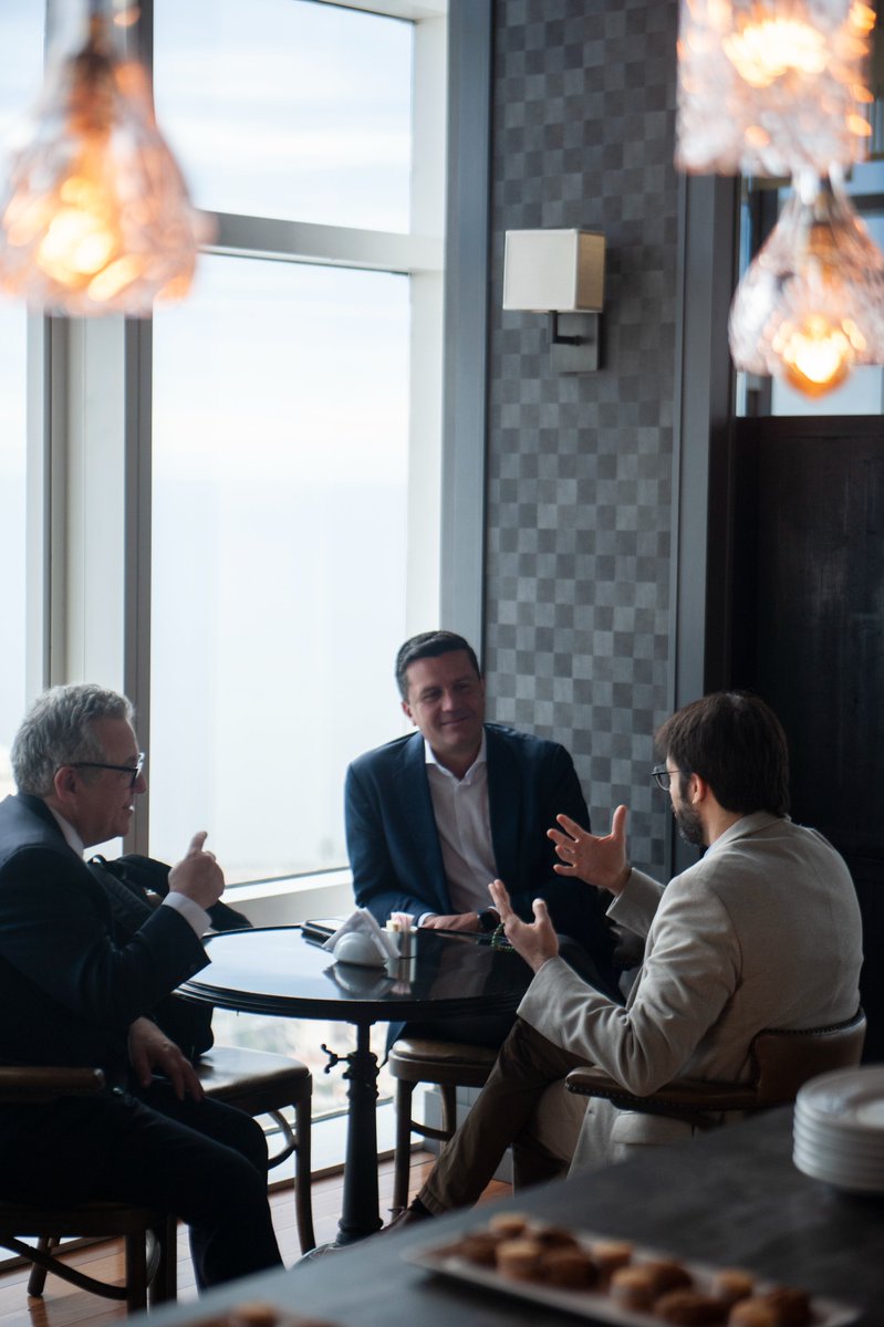 InversionSURAUY's tweet photo. 🌎Presentamos perspectivas del mercado junto a @BlackRock.

▪️ El expositor fue el director de Estrategia de Inversiones para América Latina de BlackRock, Axel Christensen; junto a nuestro líder de Producto y Estrategias de Inversión de Inversiones SURA en Uruguay, Matías Hofman. https://t.co/htMnFfrqOk