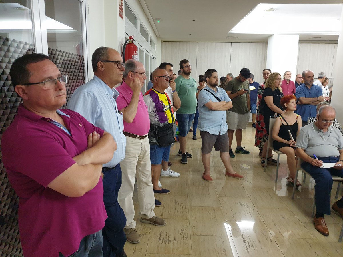 La militancia de IU se vuelca con <a href="/EnriqueSantiago/">Enrique Santiago</a>, el candidato por Córdoba de <a href="/sumar/">Sumar</a>.   
 
🗣 ''Es imprescindible explicar qué es Sumar. Somos los que siempre hemos defendido y conquistado los derechos de los trabajadores y las trabajadoras, y aspiramos a ampliar ese espacio''.