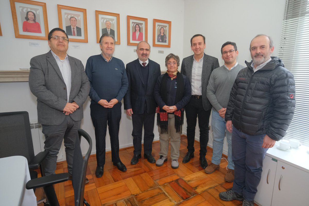CChCChillan's tweet photo. Este jueves la ministra del MOP, Jessica López, se reunió con la directiva de la CChC Chillán, representantes de los gremios de Agricultura y Comercio para conversar sobre las diversas problemáticas en materia de infraestructura y conectividad que afronta la región. https://t.co/lDyafjbSF0