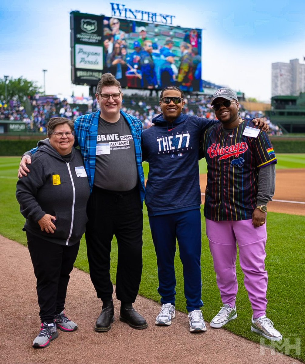 HDMHFoundation's tweet photo. Loved having the staff of @BraveSpaceChi join us to cheer on @STR0 and the @cubs‼️ BSA provides culturally competent services and programming for LGBTQ+ individuals of Chicago ❤️🏳️🌈
#HDMH #pridechicago #mlb #chicagocubs #socialimpact #chicago #mlbplayerstrust #pride #PrideMonth https://t.co/05zYbcJ96O