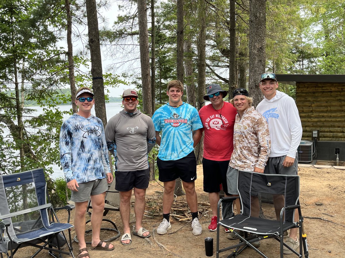 Got to musky fish in Tomahawk, WI and ran in to ⁦<a href="/HortonvilleFB/">Hortonville Football</a>⁩ alumni and current student athletes. Cannot beat our kids and alumni! #rollbears