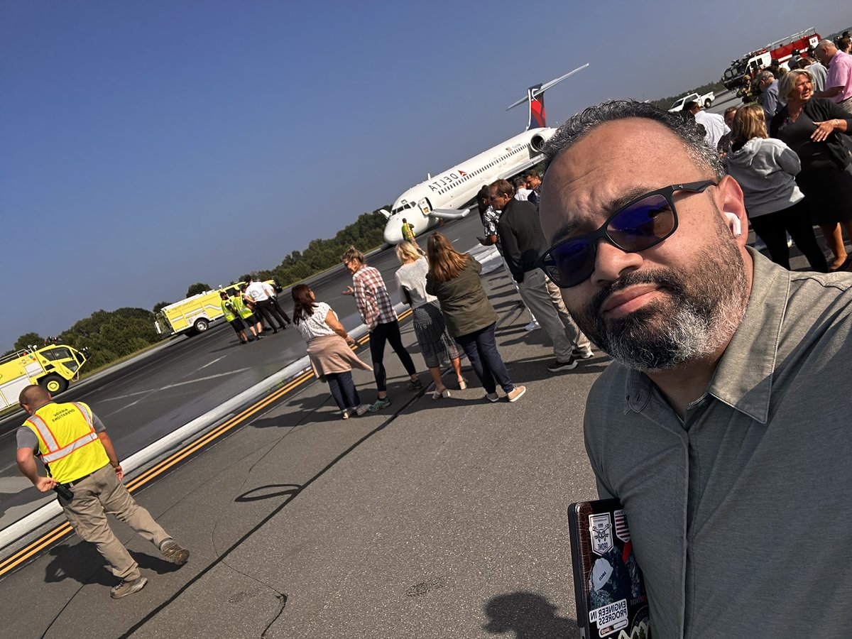 edwardcates's tweet photo. As a passenger on yesterday's Delta flight 1092, I’m very thankful to the diligent pilots and flight crew of @Delta that got all of us safely on the ground. #delta1092 https://t.co/sXzDEroUPD