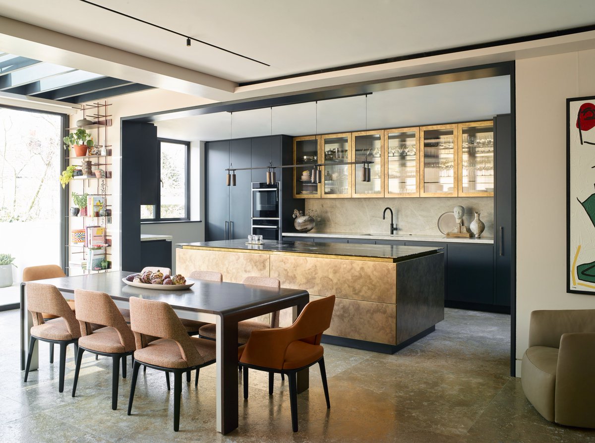 roundhouse_dsgn's tweet photo. Our Robinson project is all about elegance and timelessness, showcasing a range of luxurious materials, finishes and bespoke storage solutions, creating a kitchen full of character and charm
#roundhousedesign #interiordesign #kitchen #kitchendesign #bespokekitchen #kitchenmaker https://t.co/SNsWkv9hyJ