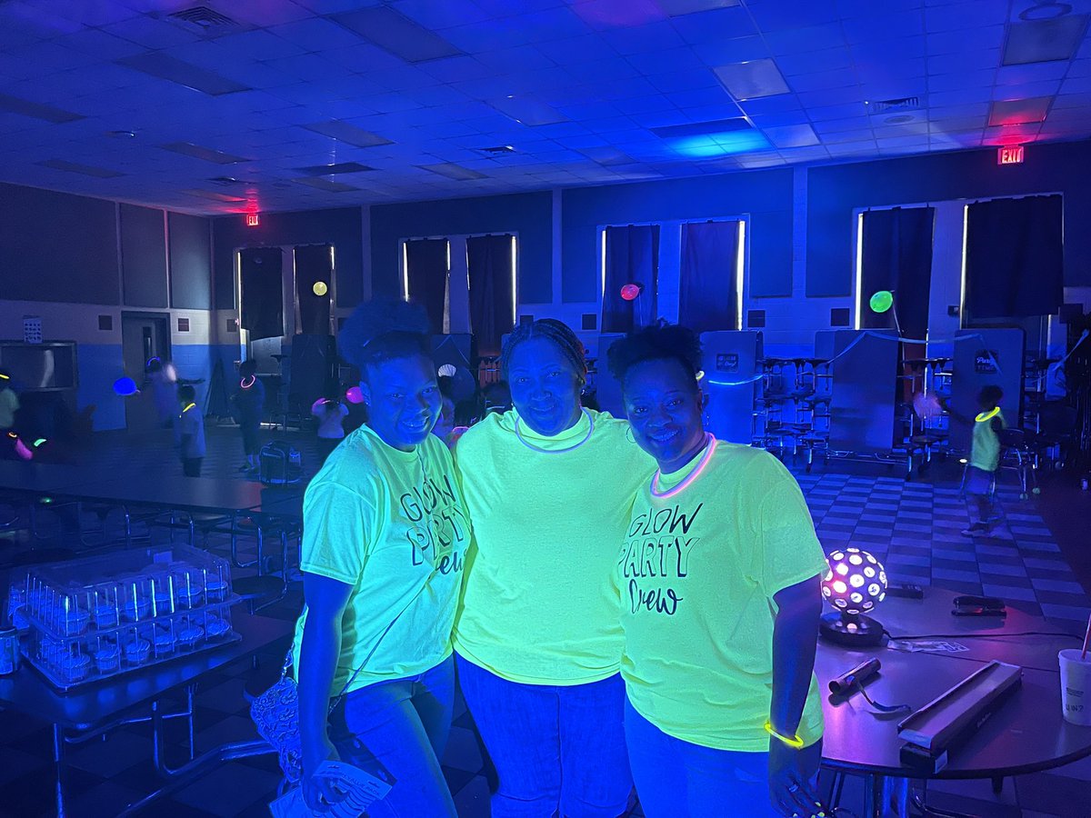 We spent all summer growing…now we’re GLOWING!

What better way to celebrate ALL of our students success during this years summer school program than with a glow party! Our scholars have worked so hard this summer! 

#GoGators | #WeStriveforGreatness | #MPSRising