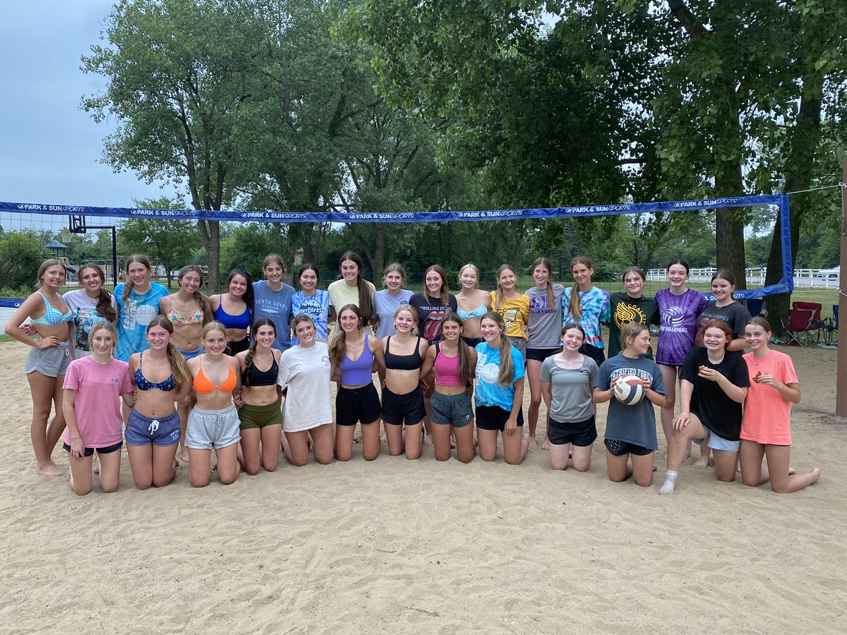 Great way to start 💚💛🏐