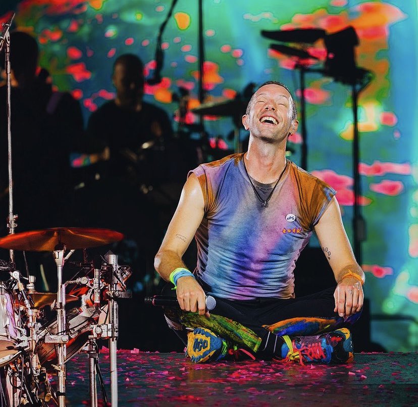 coldplayxtra's tweet photo. Swallowed In The Sea was the Songbook selection for night #4 in Milan, Italy 🎹 

Politik was performed right after 🥁 

🇮🇹 #ColdplayMilan https://t.co/zlQbga6Ytl