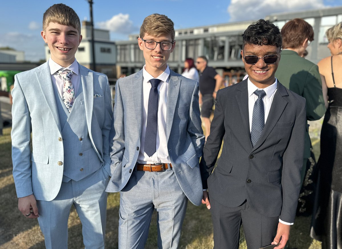 StMichaelsCHS's tweet photo. Wishing our Year 11 students a fantastic time at Prom! Stunning dresses, sharp suits and an amazing, lively atmosphere - the perfect recipe for a great evening . Enjoy every minute, you have earned it. ✨✨✨✨✨✨✨✨✨✨ https://t.co/JsRhEIC7Hy